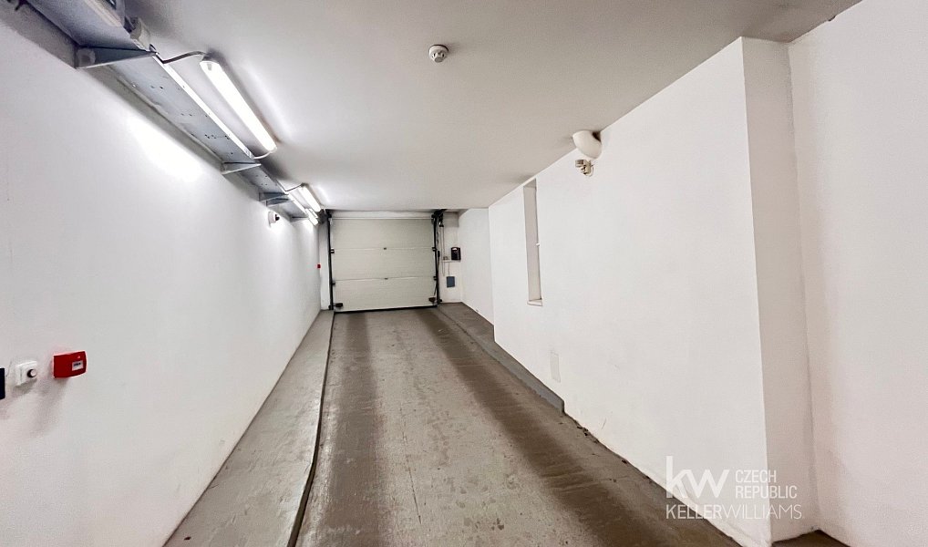Pronájem garážového stání 11 m2, Praha – náhled fotky 14
