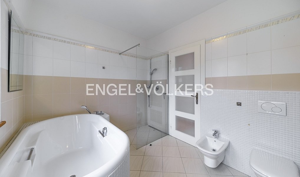 Pronájem bytu 4+kk 202 m², Praha – náhled fotky 11