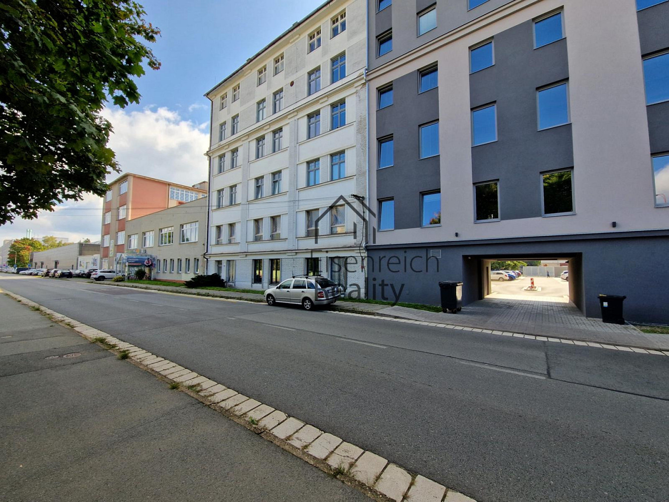 Pronájem kanceláře 250 m²