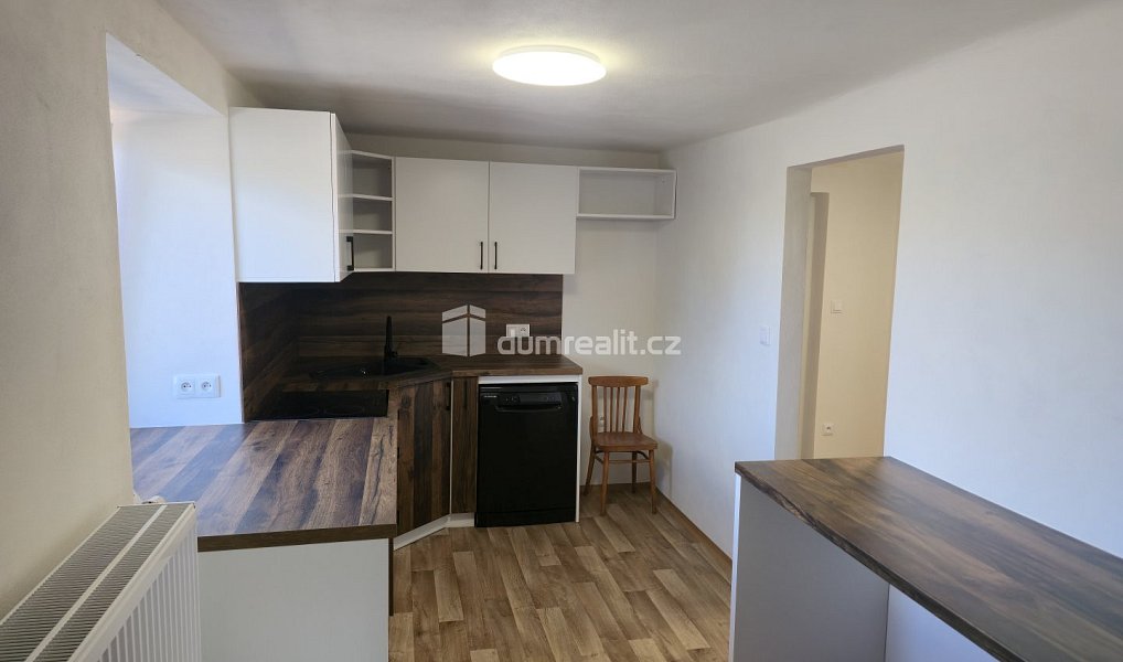 Pronájem bytu 3+1 86 m², Všejany – náhled fotky 3