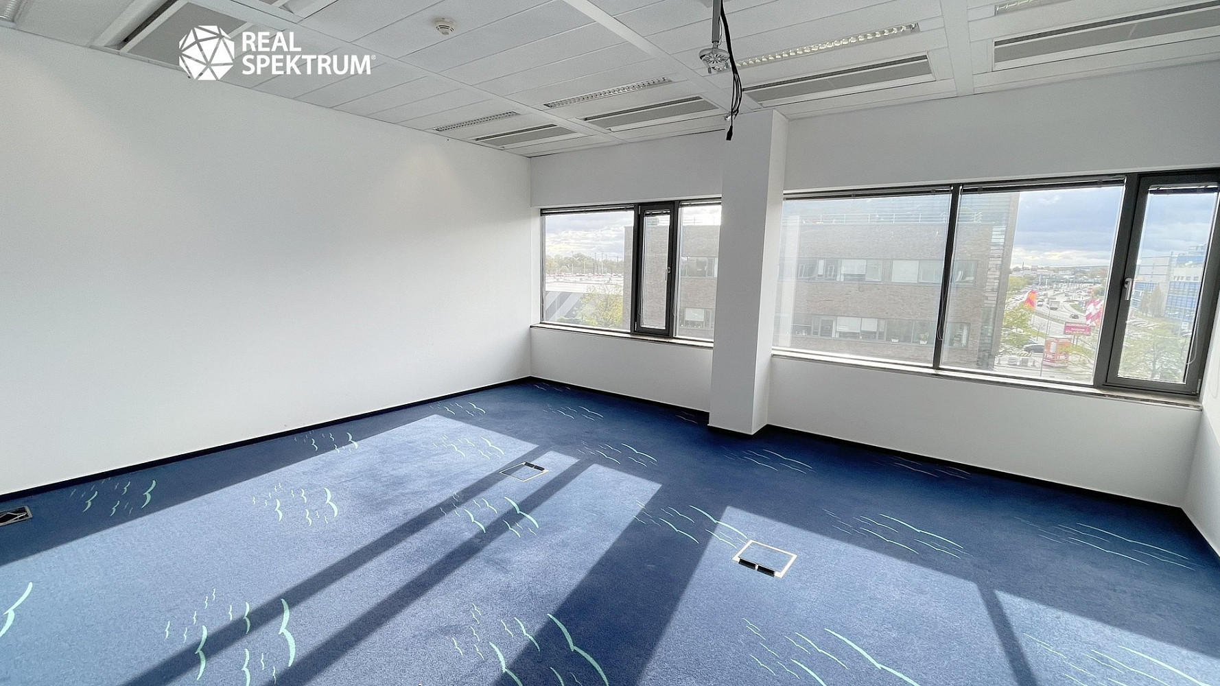 Pronájem kanceláře 603 m²