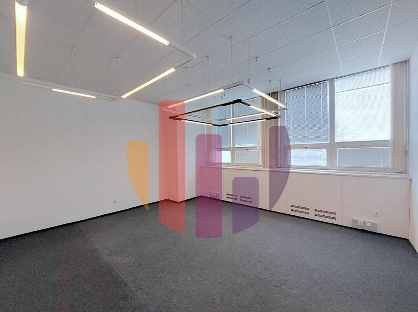 Pronájem kanceláře 85 m² — photo 2
