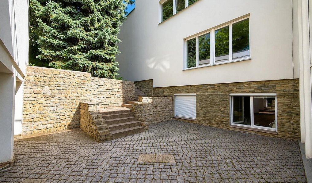 Pronájem domu 1 200 m² s pozemkem 3 532 m², Praha – náhled fotky 49