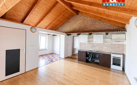 Pronájem skladovacích prostor 1 219 m², Holice - Roveňsko, okres Pardubice