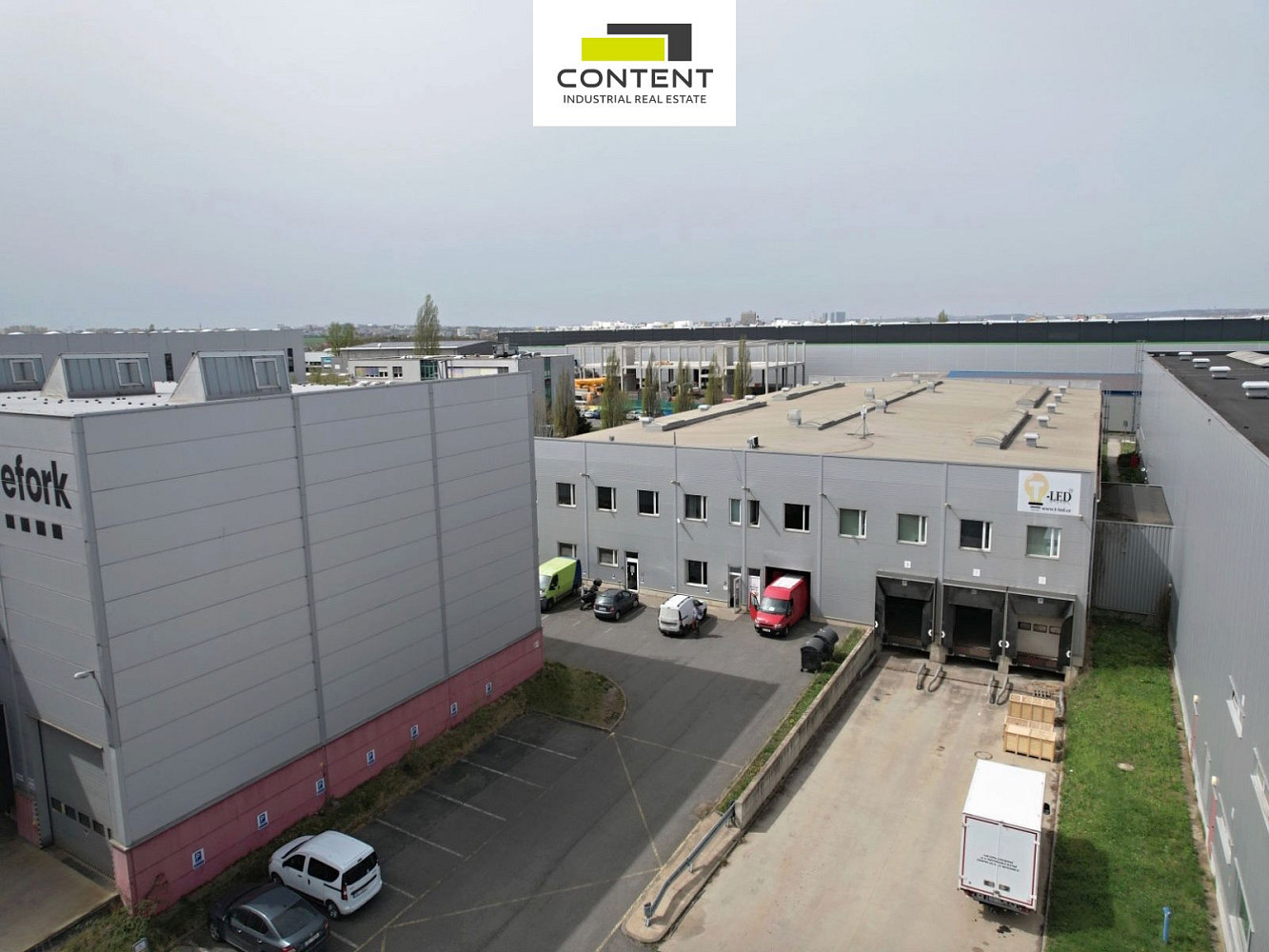 Pronájem skladovacích prostor 2 695 m² – fotografie 2