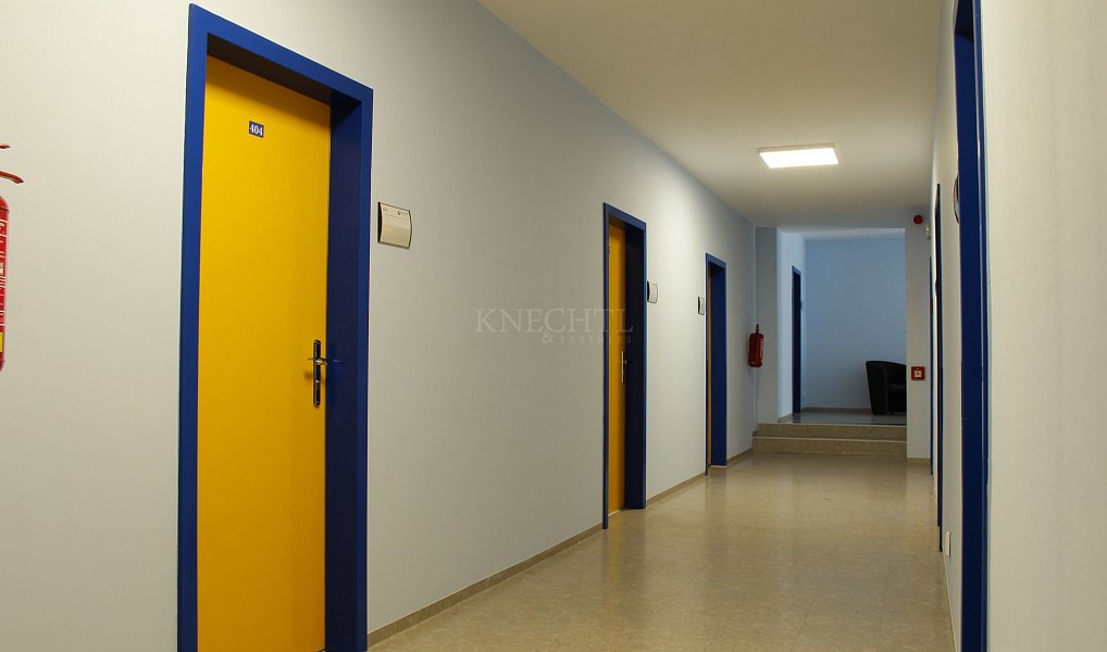 Pronájem kanceláře 16 m², Karlovy Vary – náhled fotky 3