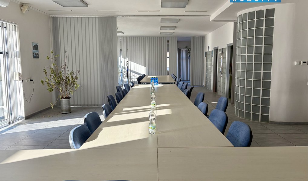 Pronájem kanceláře 180 m², Pardubice – náhled fotky 2