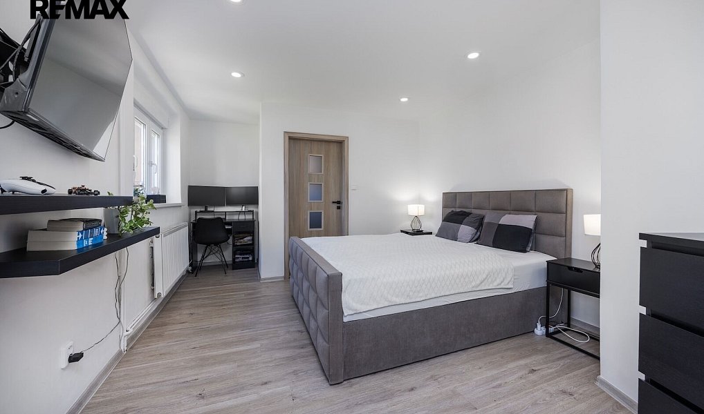 Prodej domu 246 m² s pozemkem 376 m², Praha – náhled fotky 5