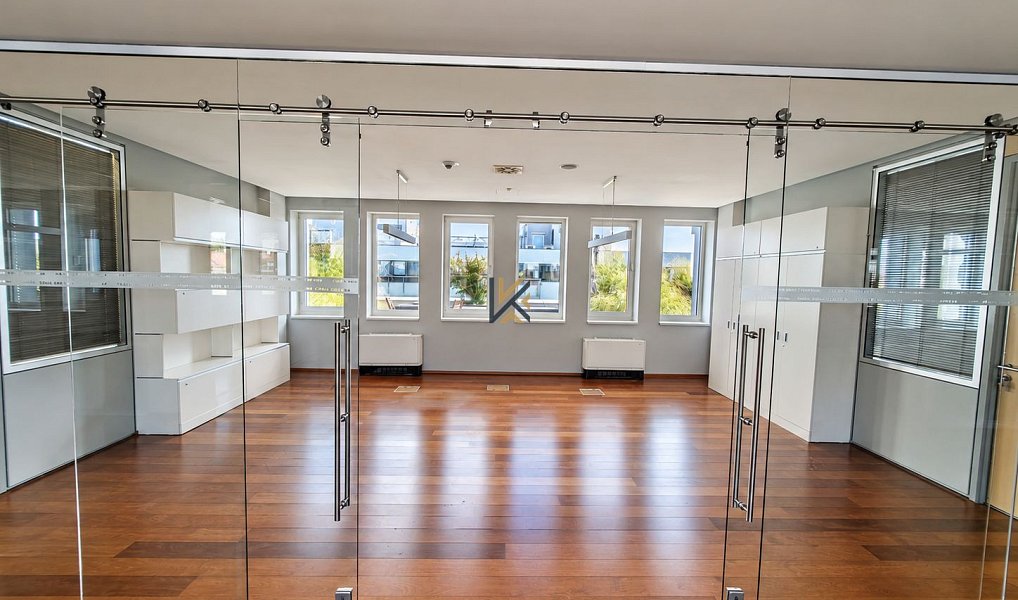 Pronájem kanceláře 589 m², Praha – náhled fotky 3