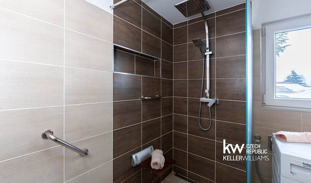 Prodej domu 176 m² s pozemkem 469 m², Dubí – náhled fotky 40