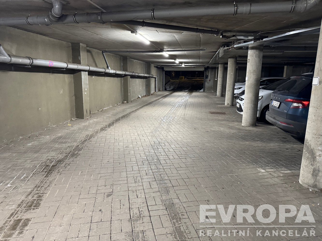 Pronájem parkovacího stání v centru Jablonce nad Nisou ul. Komenského – fotografie 3
