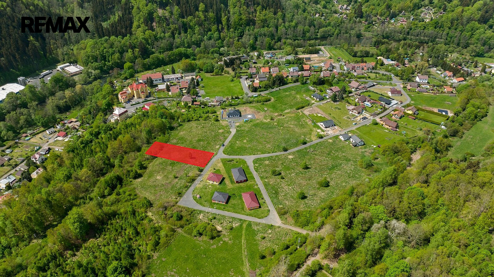 Prodej stavebního pozemku 2 271 m²