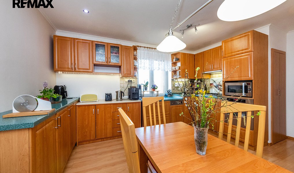 Prodej domu 309 m² s pozemkem 854 m², Kněževes – náhled fotky 3