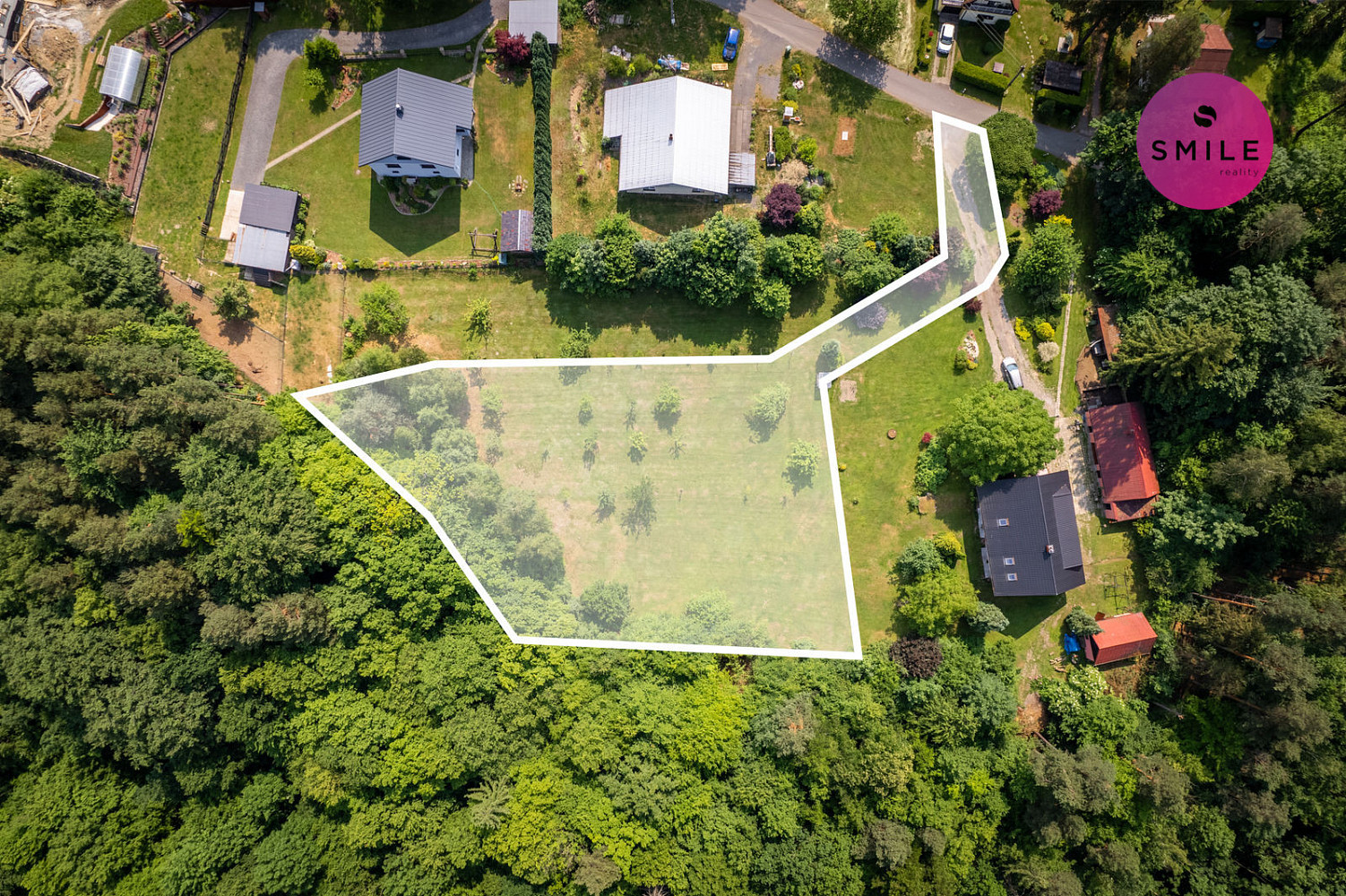 Prodej stavebního pozemku 2 047 m² – pohled 2