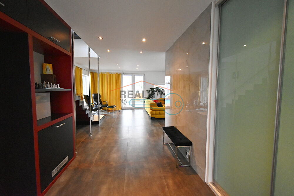Prodej domu 170 m² s pozemkem 815 m² – fotografie 2