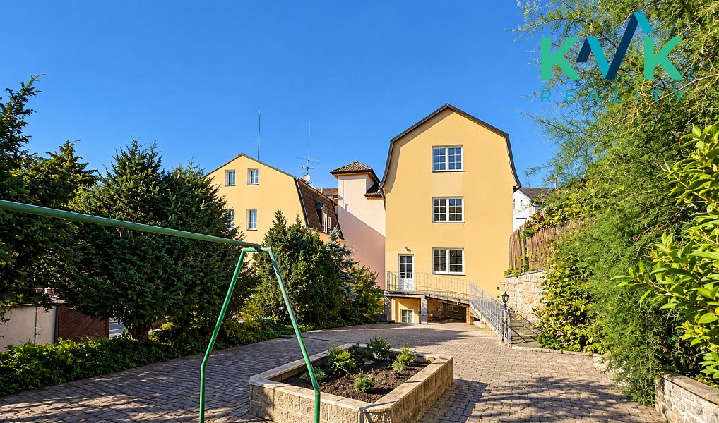 Prodej nájemního domu, činžáku 1 127 m², Karlovy Vary – náhled fotky 2
