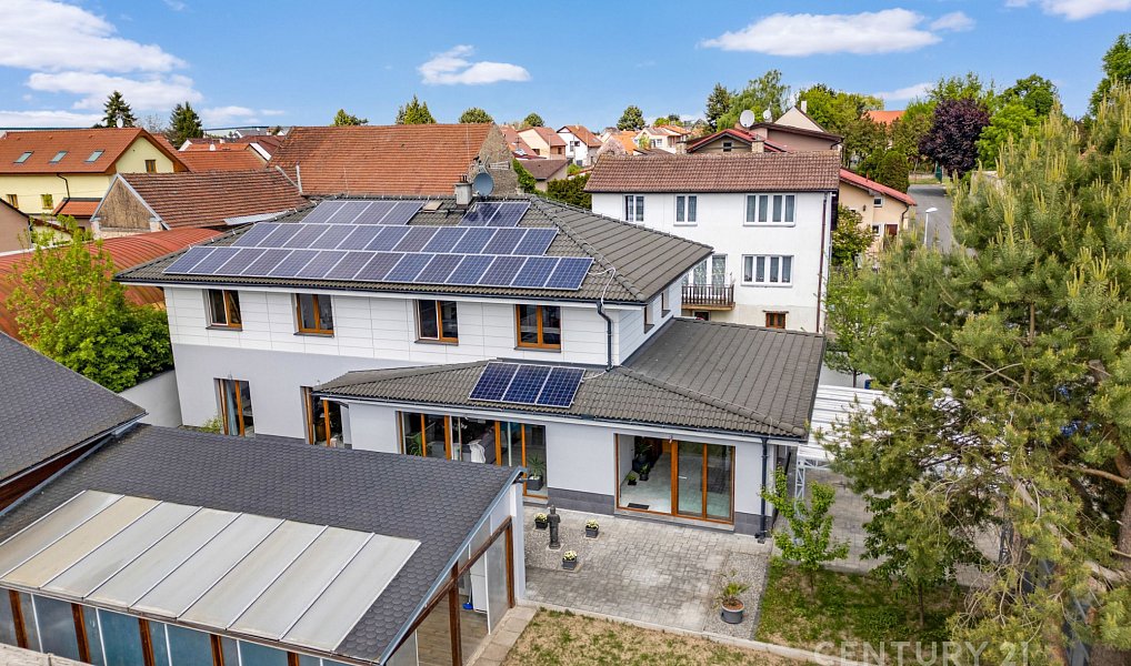 Prodej domu 354 m² s pozemkem 693 m², Jeneč – náhled fotky 3