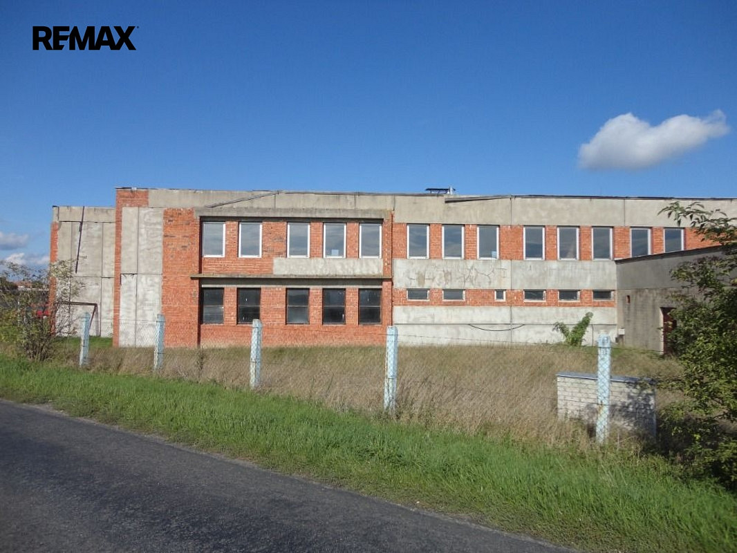 Prodej obchodních prostor 1 600 m² — photo 2