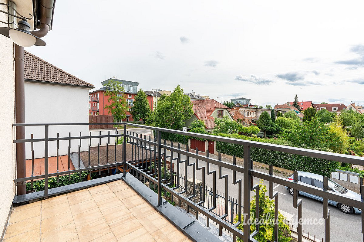 Pronájem bytu 3+kk 78 m² – pohled 2