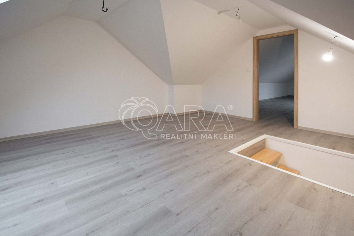 Prodej domu 143 m² s pozemkem 186 m² – fotografie 2