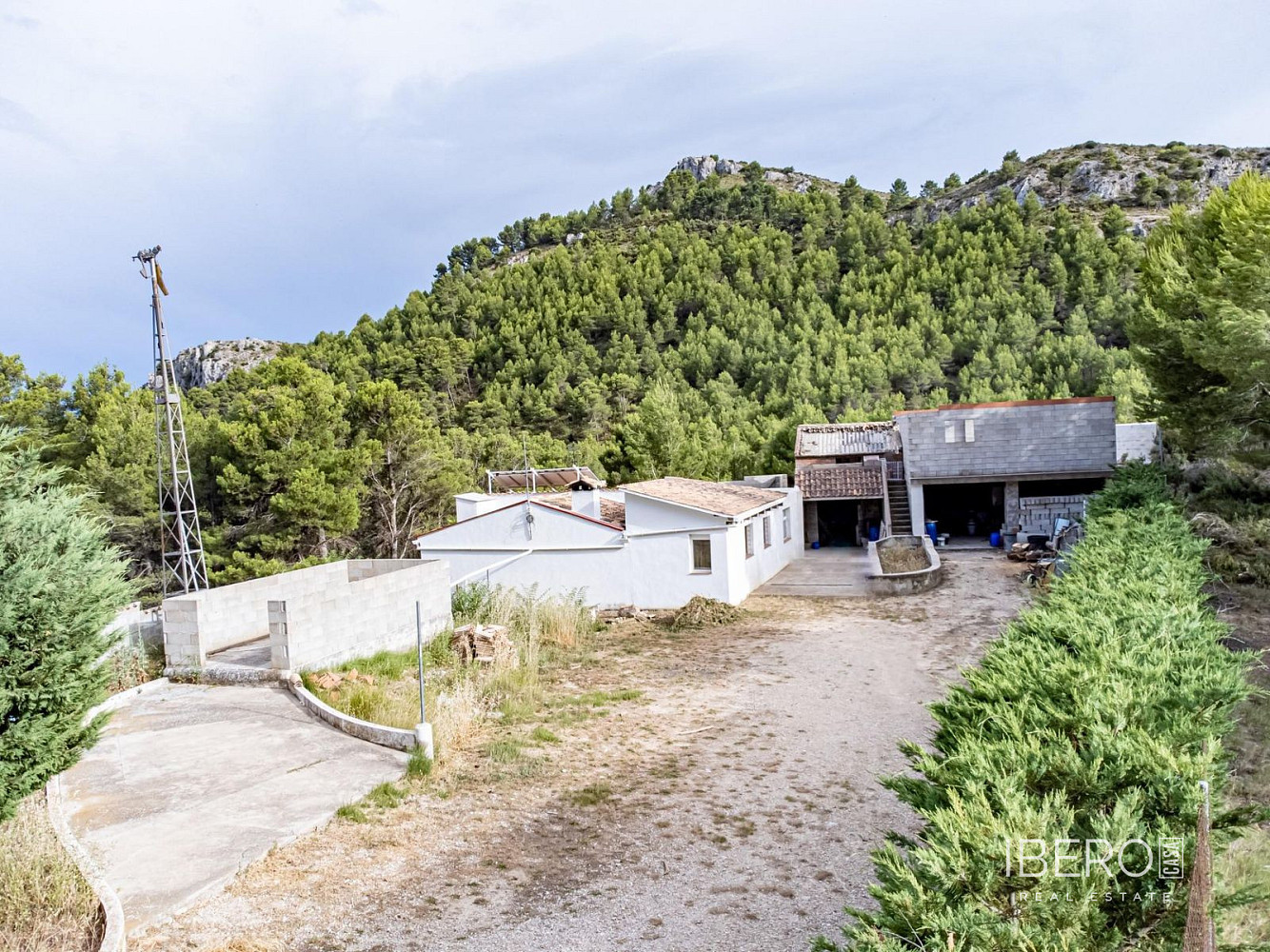 Prodej domu 80 m² s pozemkem 11 600 m²