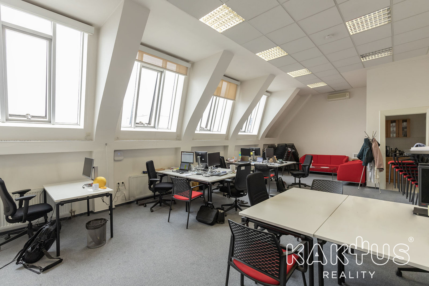 Pronájem kanceláře 66 m² – fotografie 2