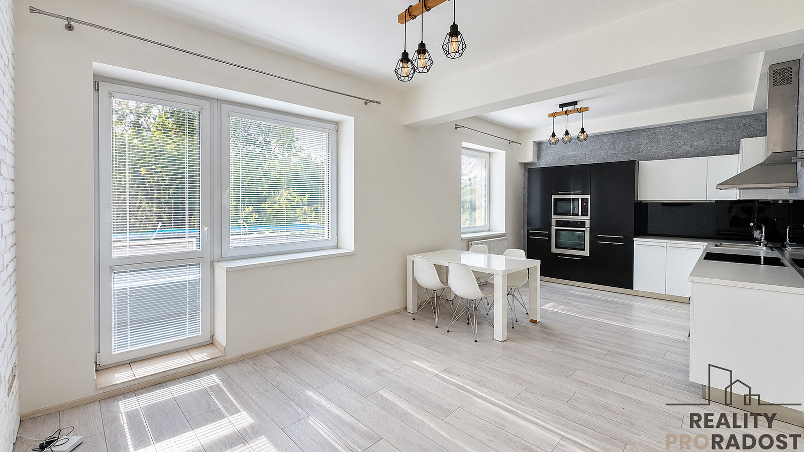 Pronájem bytu 2+kk 55 m² – fotografie 3