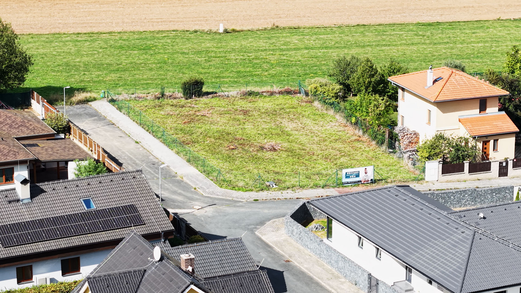 Prodej stavebního pozemku 658 m² – fotografie 2
