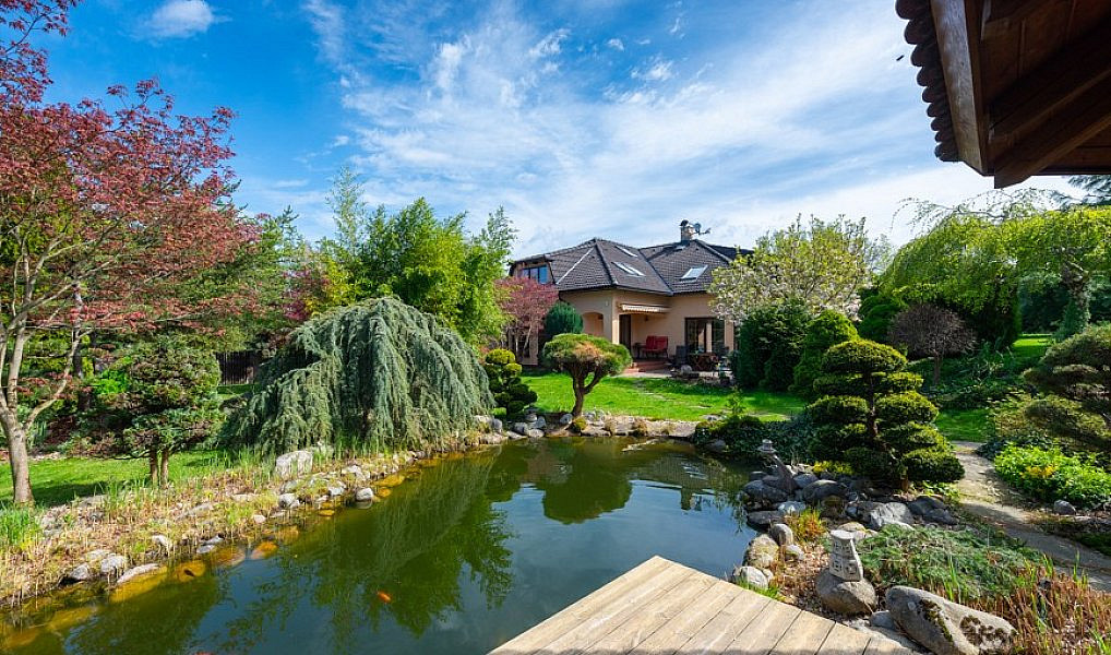 Prodej domu 376 m² s pozemkem 1 766 m²