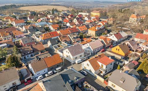 Prodej domu 210 m² s pozemkem 367 m², IV. ulice, Vinařice, okres Kladno