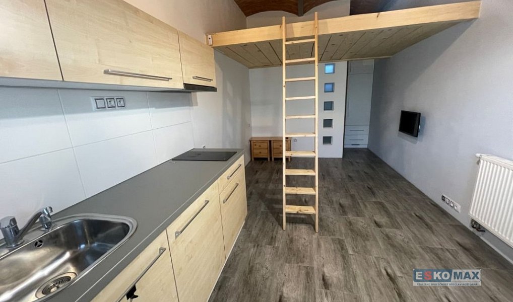 Pronájem bytu 1+kk 26 m², Lednice – náhled fotky 2