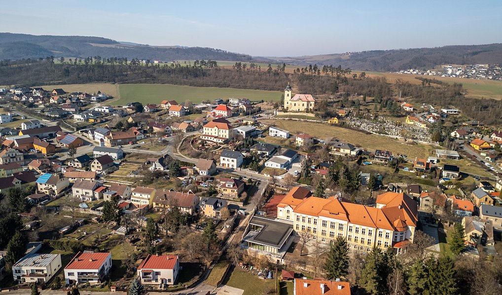 Prodej stavebního pozemku 360 m², Králův Dvůr – náhled fotky 4