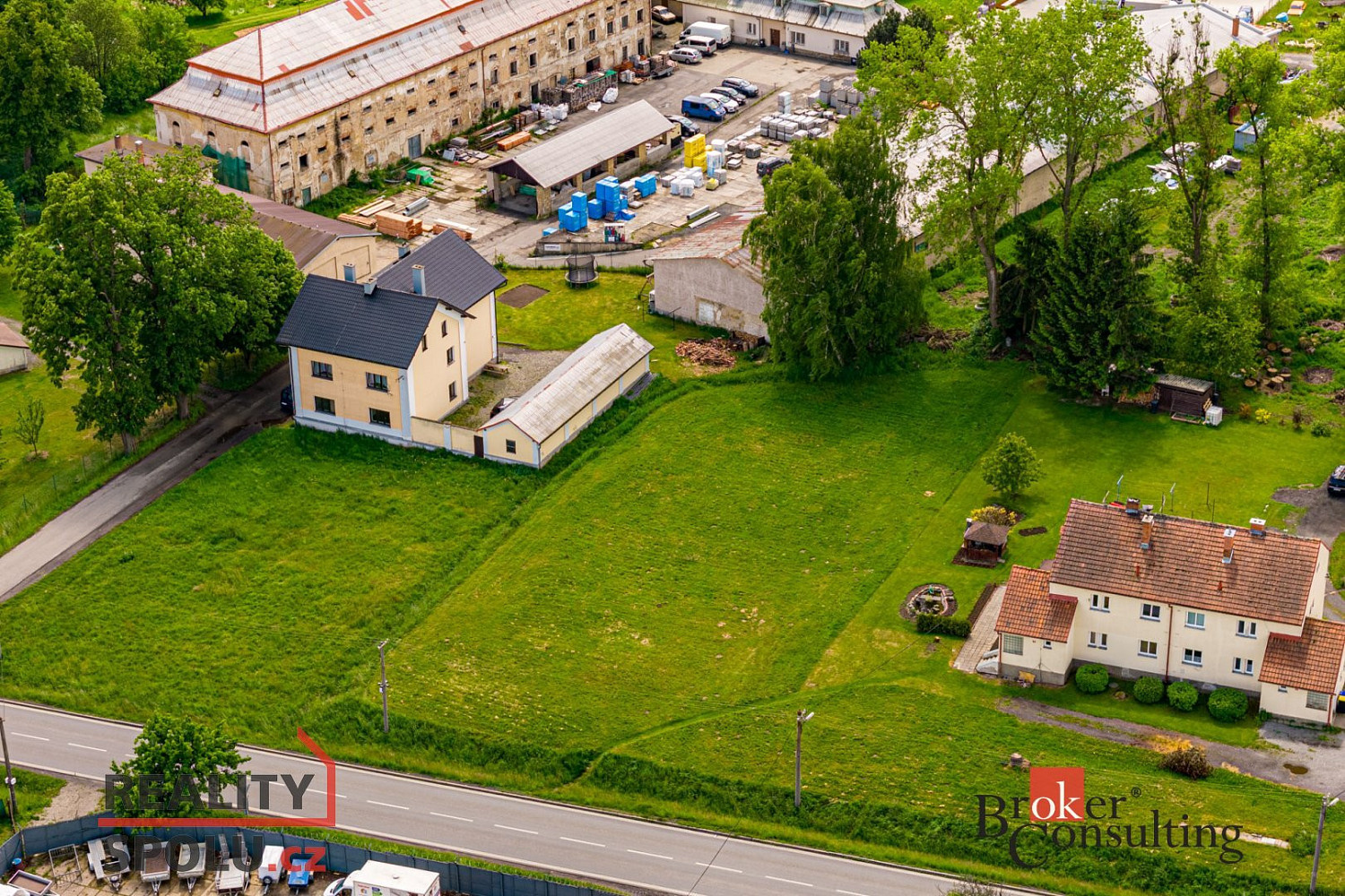Prodej stavebního pozemku 1 942 m² – fotografie 2