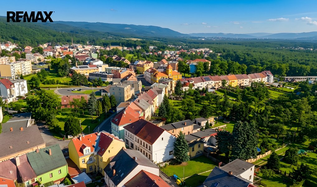 Prodej domu 170 m² s pozemkem 405 m², Hrob – náhled fotky 2