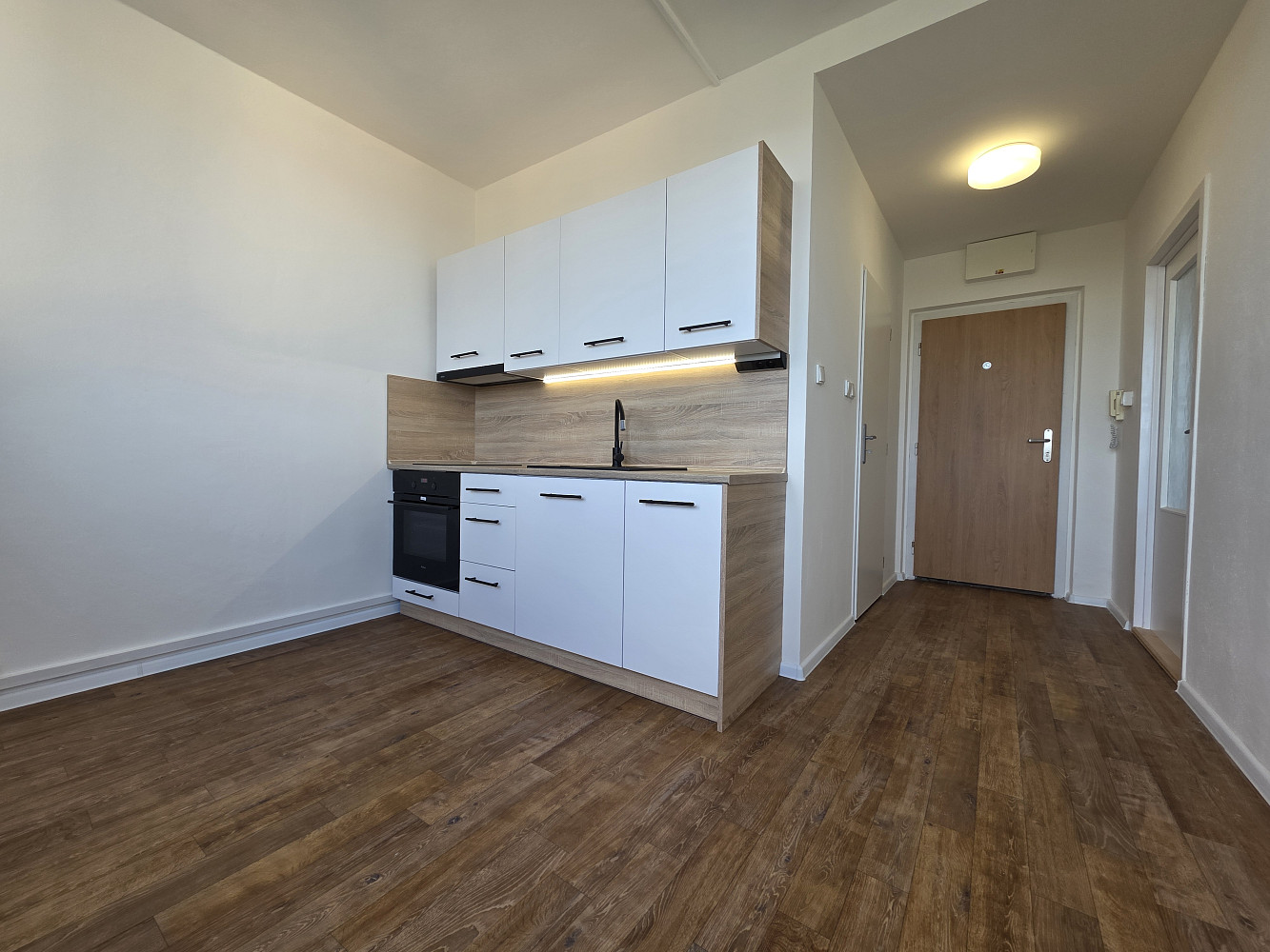 Pronájem bytu 1+1 37 m²