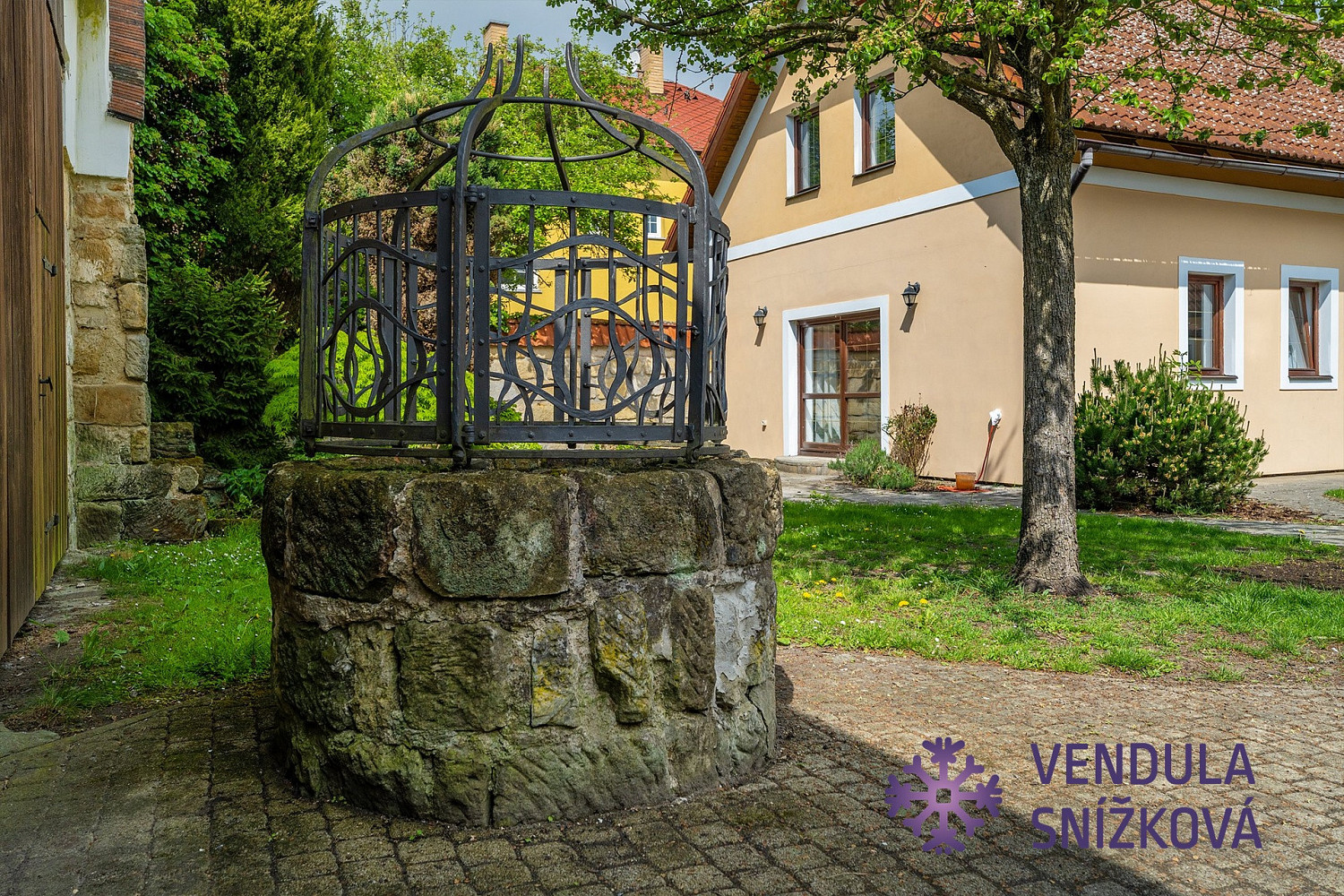 Prodej domu 180 m² s pozemkem 889 m²