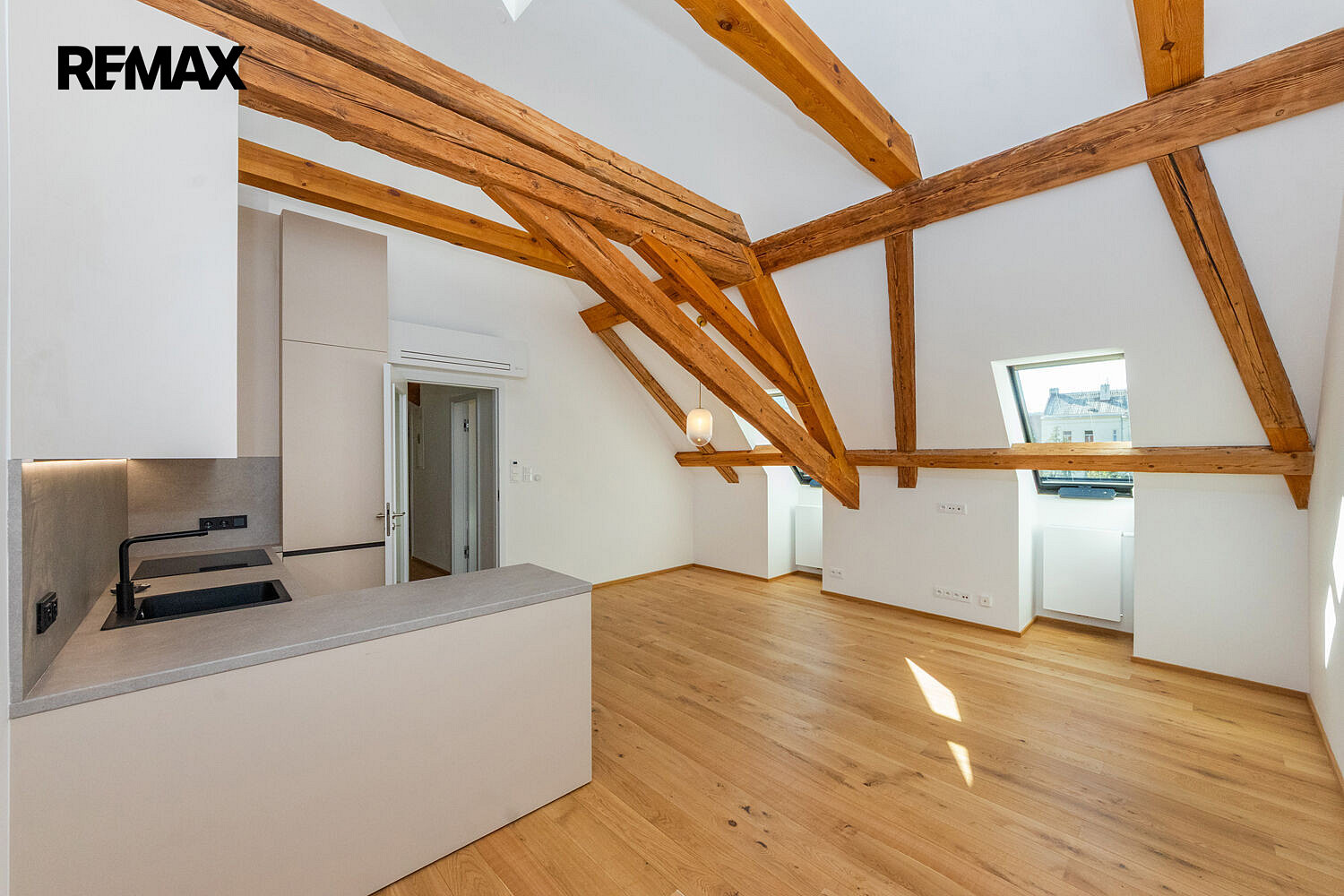 Pronájem bytu 2+kk 62 m² – fotografie 4