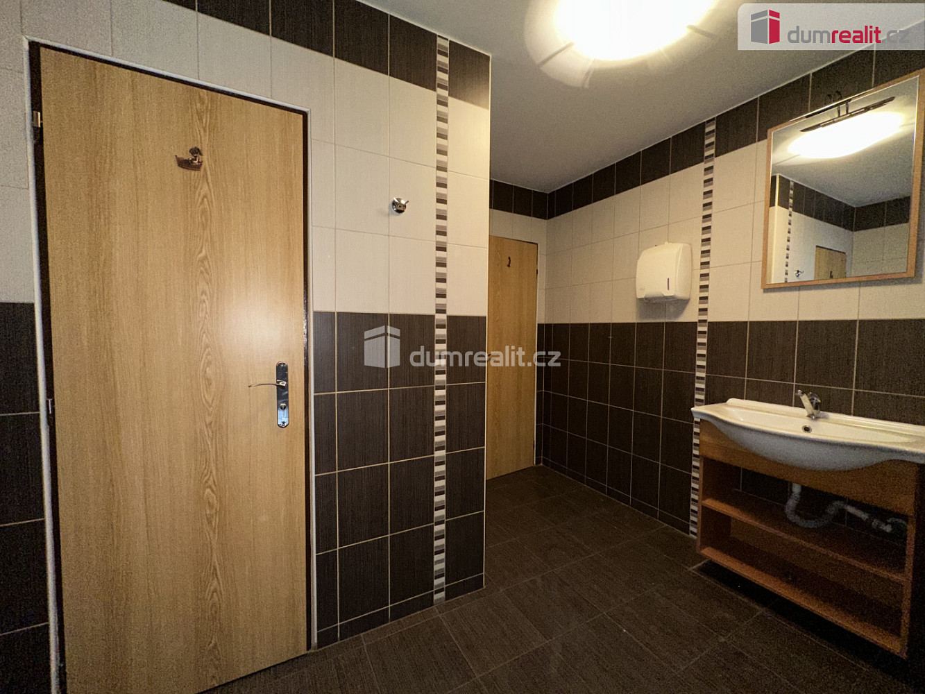 Pronájem obchodních prostor 450 m² — photo 4