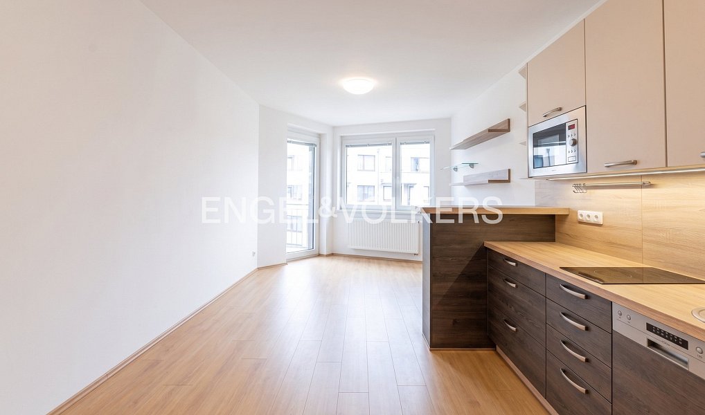 Prodej bytu 1+kk 30 m², Praha – náhled fotky 2