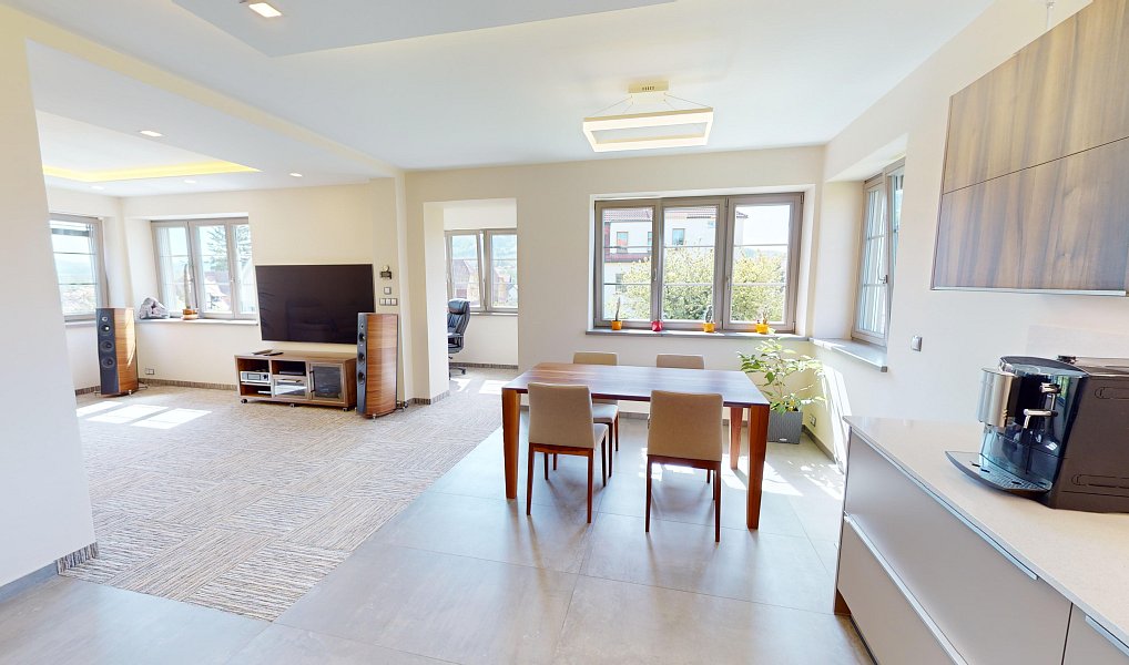 Prodej domu 270 m² s pozemkem 938 m², Karlovy Vary – náhled fotky 3