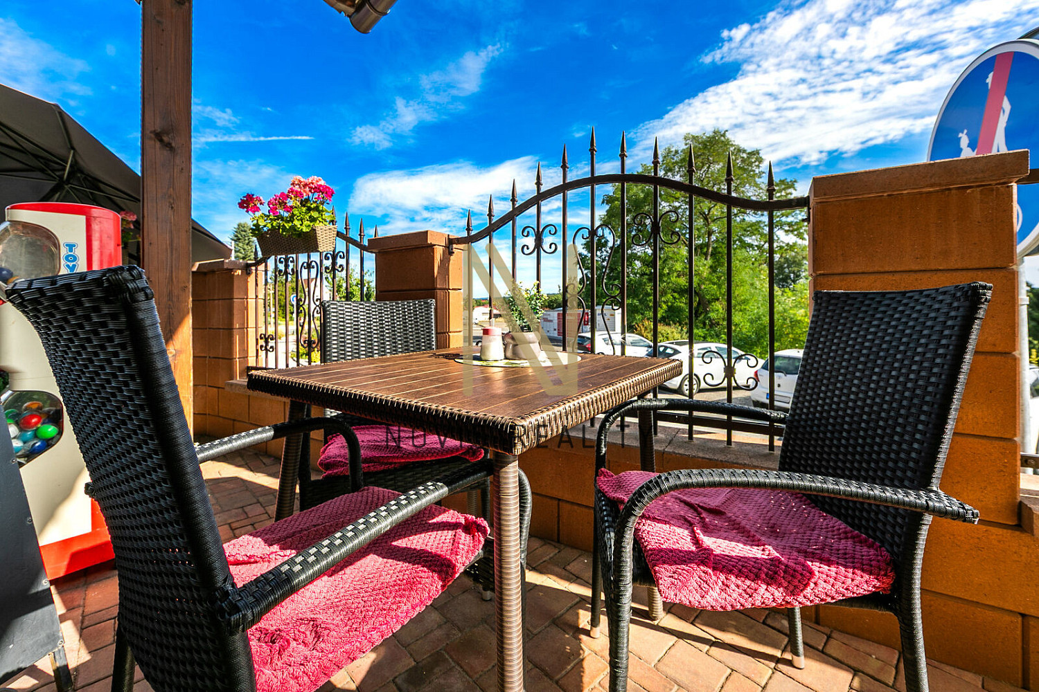 Prodej obchodních prostor 103 m² – fotografie 2
