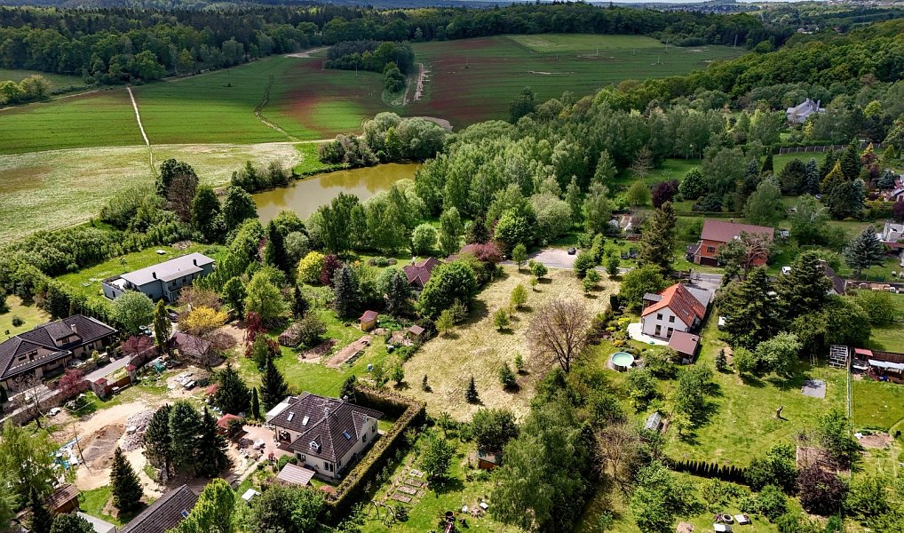 Prodej stavebního pozemku 1 358 m², Velké Popovice – náhled fotky 22