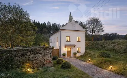 Prodej domu 950 m² s pozemkem 24 944 m², Jankov - Odlochovice, okres Benešov