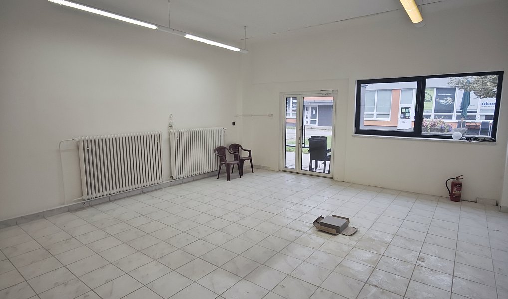 Pronájem obchodních prostor 75 m², Vsetín – náhled fotky 2