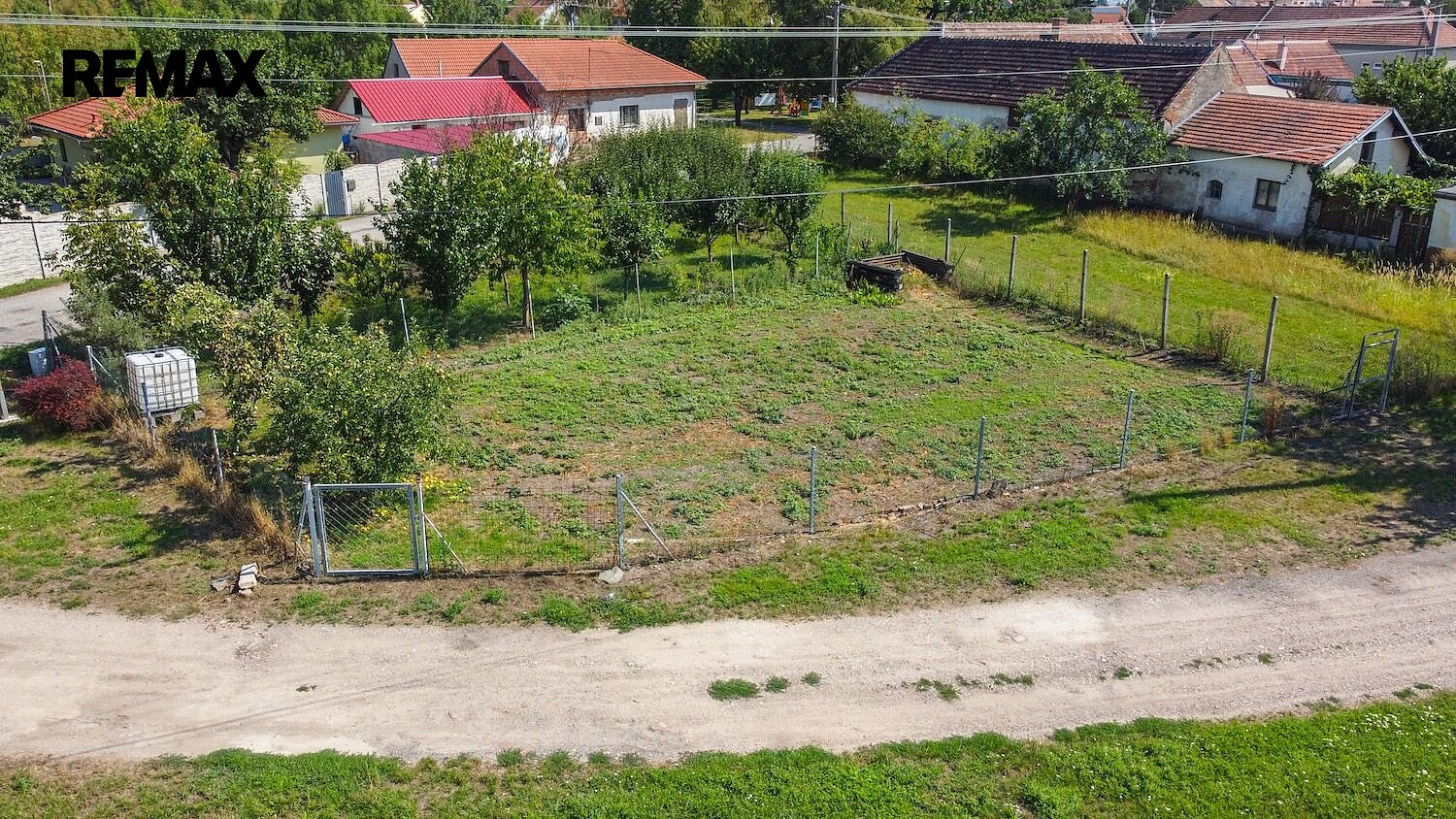 Prodej stavebního pozemku 300 m² – fotografie 2