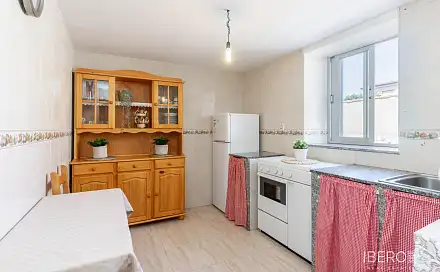 Prodej domu 1 077 m² s pozemkem 873 m², Bustillo del Paramo, Španělsko