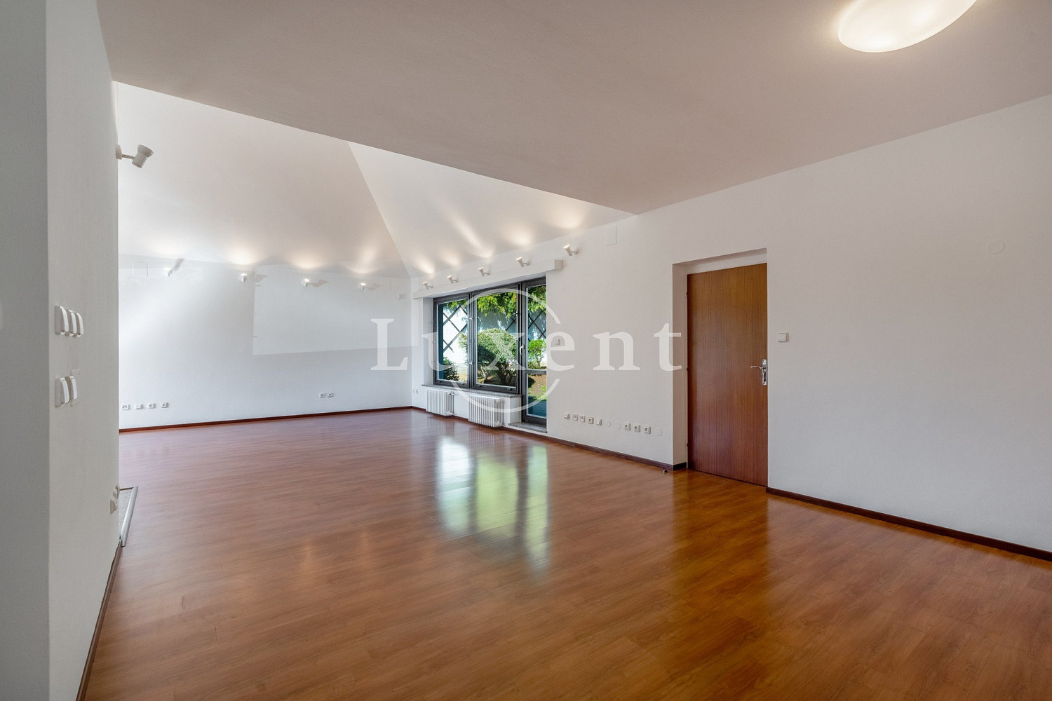 Pronájem kanceláře 417 m² — photo 3