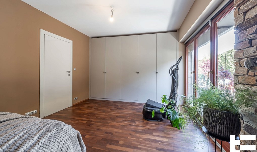 Prodej domu 227 m² s pozemkem 513 m², Zeleneč – náhled fotky 34
