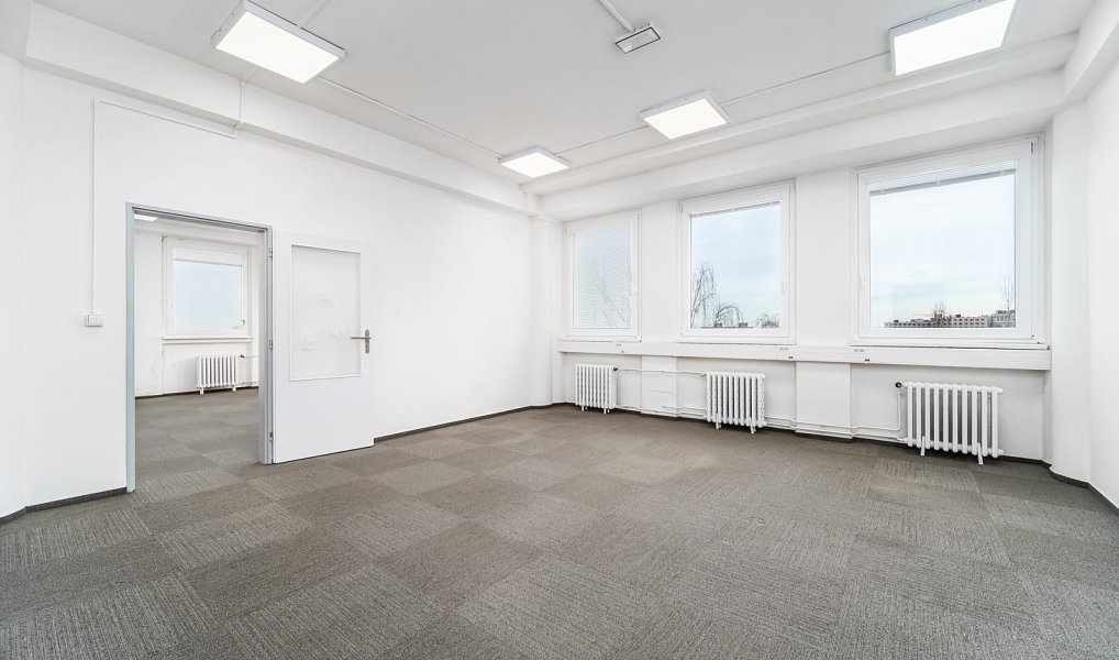 Pronájem kanceláře 270 m², Vestec – náhled fotky 4
