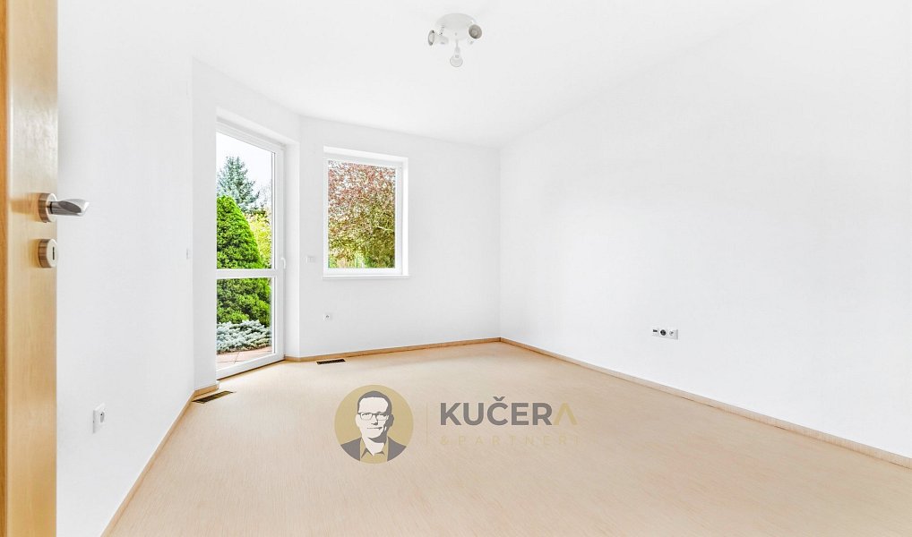 Prodej domu 488 m² s pozemkem 1 376 m², Jesenice – náhled fotky 34